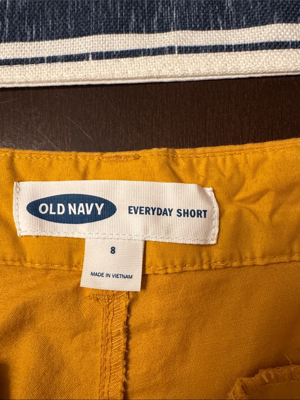Old Navy Women’s Golden Chino Shorts - Picture 3 of 4